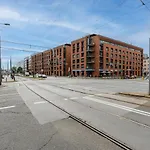 Modern With Free Parking Spots *