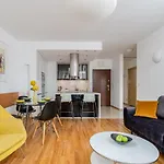 Apartment Modern With Free Parking Spots