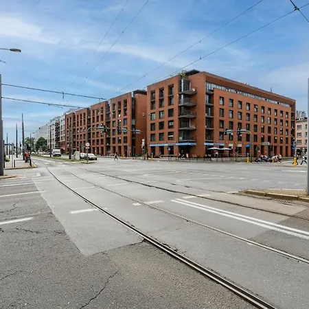 Modern With Free Parking Spots *