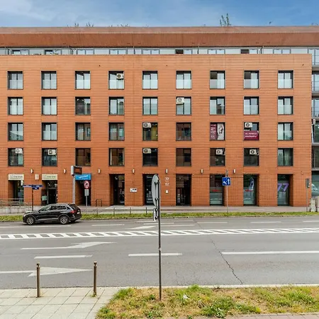 Modern With Free Parking Spots *