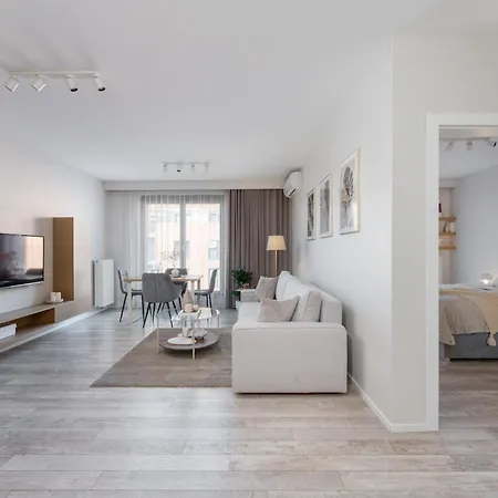 Apartamento Modern With Free Parking Spots