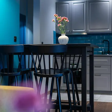 Modern With Free Parking Spots Apartament