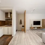Modern With Free Parking Spots * كراكوفيا